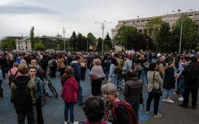 Manifestație în Piața Victoriei: Românii îl susțin pe premierul Ilie Bolojan!