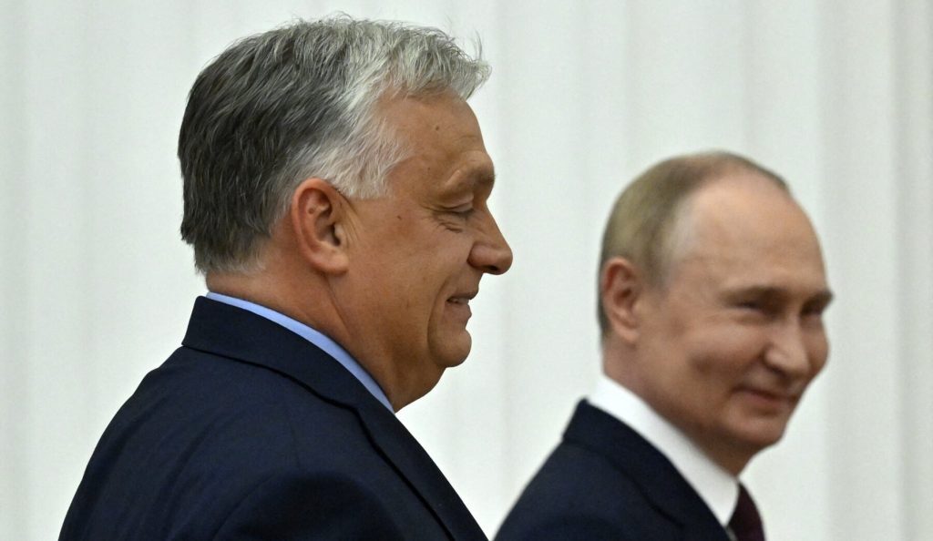Guvernul ungar condus de Viktor Orbán este tot mai mult acuzat că ar încerca să apropie Ungaria de Rusia, atât din punct de vedere economic, cât și politic