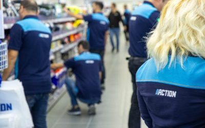 Retailerul european Action a pătruns în România în februarie 2025 și, la un an de la intrare, a deschis deja 11 magazine în diferite orașe, printre care Pitești, Arad, Oradea, Hunedoara, Bragadiru, Turda, Râmnicu Vâlcea, Alba Iulia, Satu Mare, Drobeta Turnu Severin și Bistrița