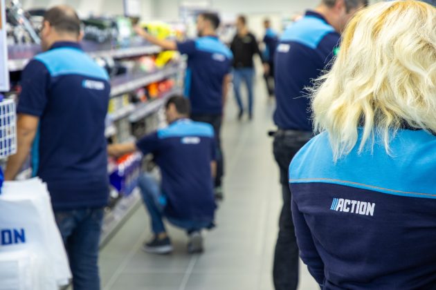 Retailerul european Action a pătruns în România în februarie 2025 și, la un an de la intrare, a deschis deja 11 magazine în diferite orașe, printre care Pitești, Arad, Oradea, Hunedoara, Bragadiru, Turda, Râmnicu Vâlcea, Alba Iulia, Satu Mare, Drobeta Turnu Severin și Bistrița