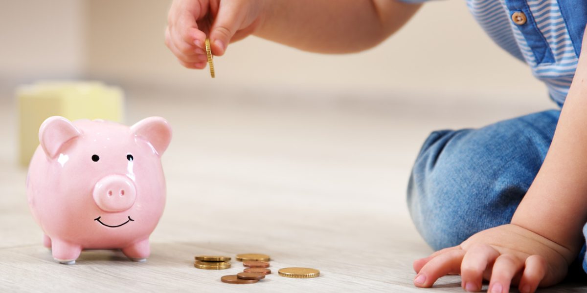 Alocații și indemnizații, achitate mai devreme în aprilie. Când intră banii în România