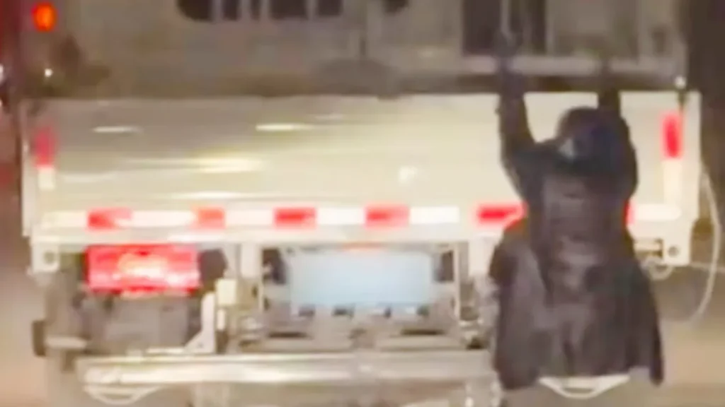 Camionul cu surprize: Polițiștii, șocați de ce a găsit în „pasagerul” clandestin