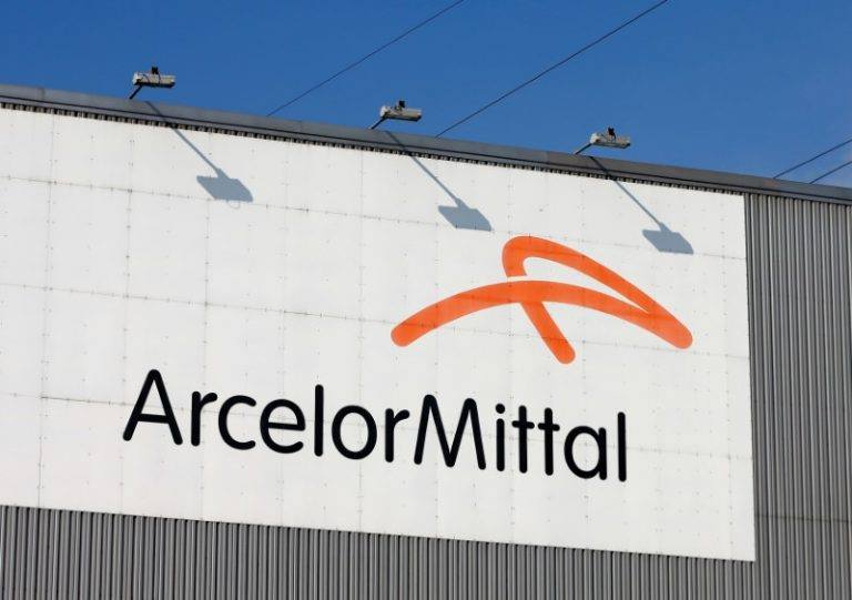 Afacerea anului: UMB Steel, a familiei Umbrărescu, preia ArcelorMittal Hunedoara