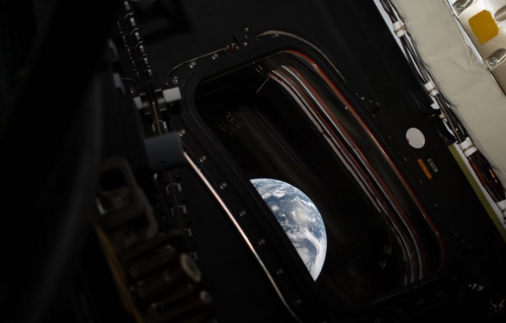 NASA face pași importanți în reluarea misiunilor cu echipaj uman spre Lună, iar imaginile transmise din capsula Orion reprezintă un moment semnificativ pentru programul Artemis