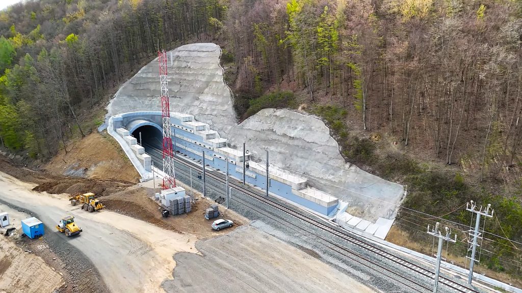 Au început excavările pentru un nou tunel pe autostrada Sibiu-Pitești