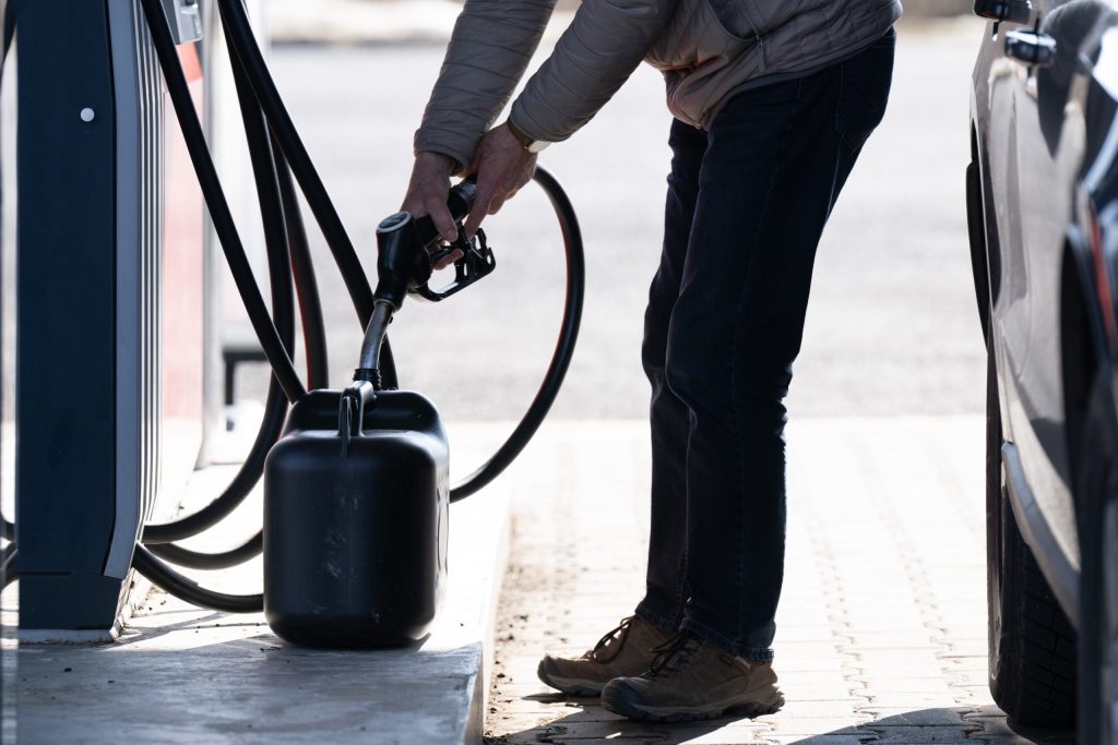 Scădere dramatică la PETROL: Prețul BRENT, sub 95 dolari. SUA și Iran, la negocieri