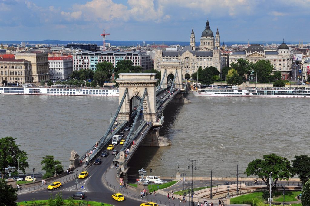 Balamaua radicală: Cine-i „outsiderul” necunoscut ce-l poate învinge pe Viktor Orban?