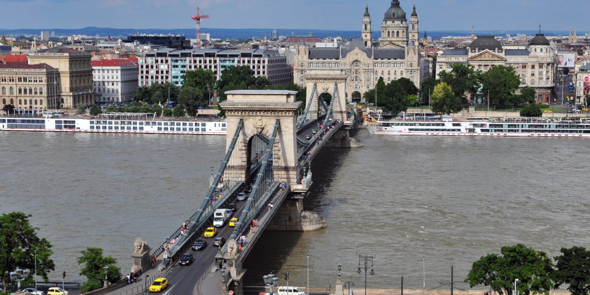 Balamaua radicală: Cine-i „outsiderul” necunoscut ce-l poate învinge pe Viktor Orban?