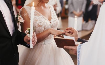 În 2027, organizarea unei nunți în România se anunță a fi mai complicată decât în anii anteriori, din cauza unui număr crescut de zile în care evenimentele religioase sunt interzise sau restricționate, în special în perioada posturilor și în zilele de sărbătoare