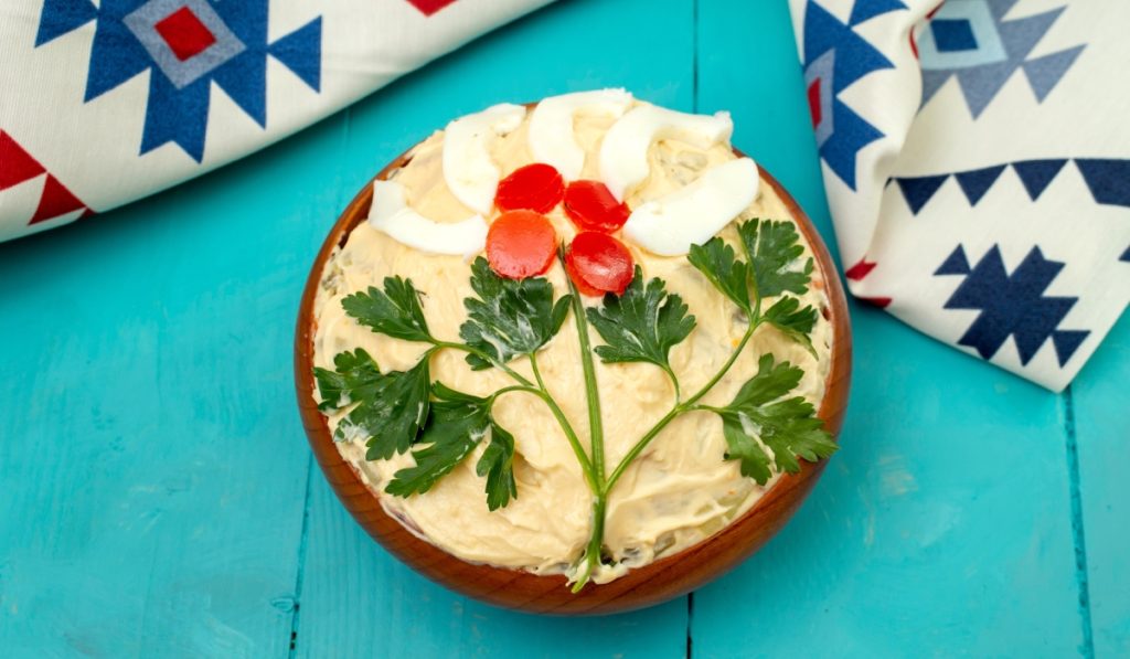 Cât stă, de fapt, SALATA BOEUF la frigider? Află când se strică