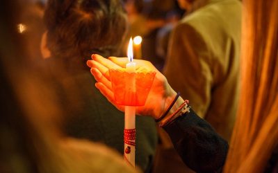 Lumanarea de la Înviere: Când o mai poți aprinde și ce nu știai să faci cu ea
