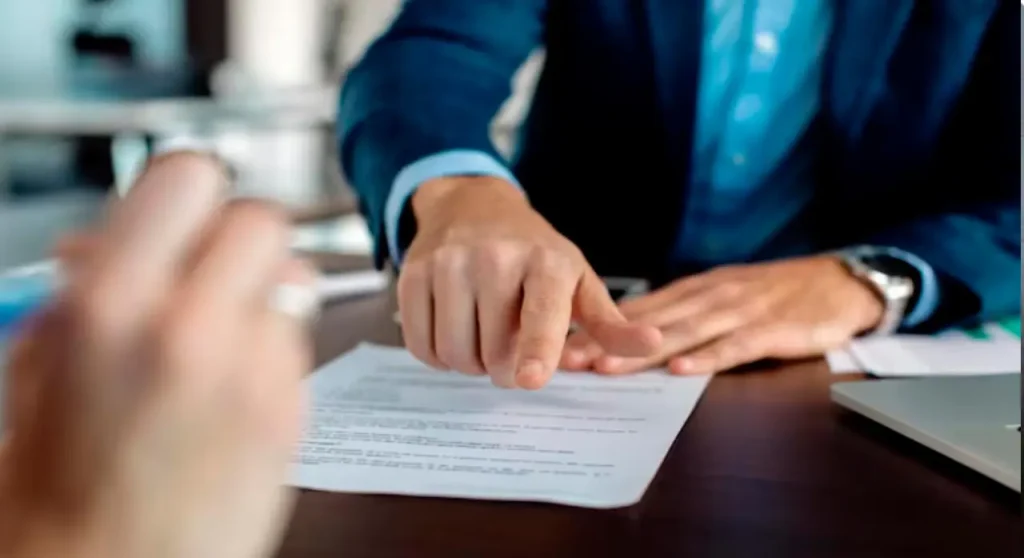 În 2026, legislația referitoare la eliberarea documentelor din dosarul angajatului devine mai strictă, iar nerespectarea obligațiilor legale poate duce la amenzi de până la 5.000 de lei