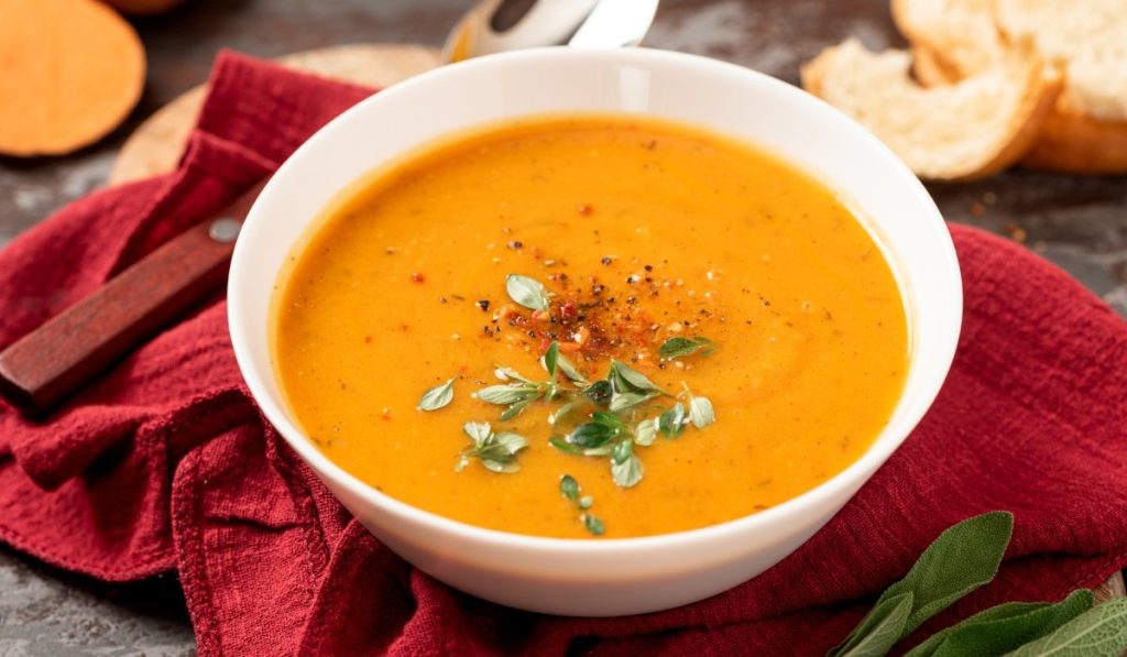 Rețete rapide și simple: Cele mai bune supe detox după festinul de Paște