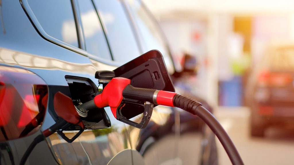 Benzina și motorina, scumpiri anunțate: Cât plătim la pompă în România?