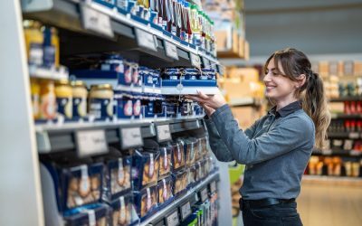 Lidl România majorează veniturile angajaților și investește în beneficii competitive Într-un context economic plin de incertitudine, Lidl România continuă să investească în angajații săi, majorând veniturile acestora începând cu luna martie