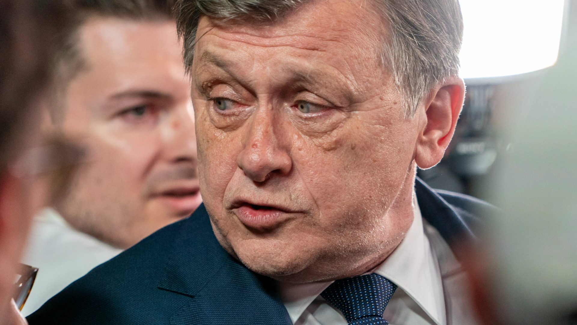 Analiza lui Crin Antonescu: România, între polarizare și transformări politice Crin ANTONESCU, fost președinte al Senatului, a prezentat o analiză aprofundată a peisajului politic și mediatic din România