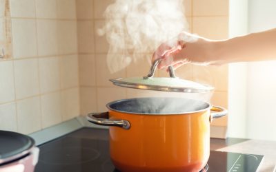 Ai mâncare gătită și miroase aiurea? Trucul genial pentru aer curat în casă