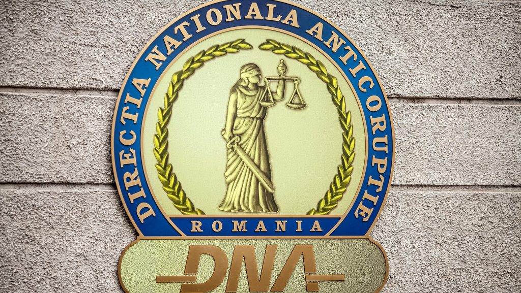Direcția Națională Anticorupție (DNA) continuă ancheta privind achizițiile de vaccinuri anti-COVID, după ce Alexandru Rogobete, ministrul Sănătății, a confirmat că au fost transmise noi documente relevante în dosar