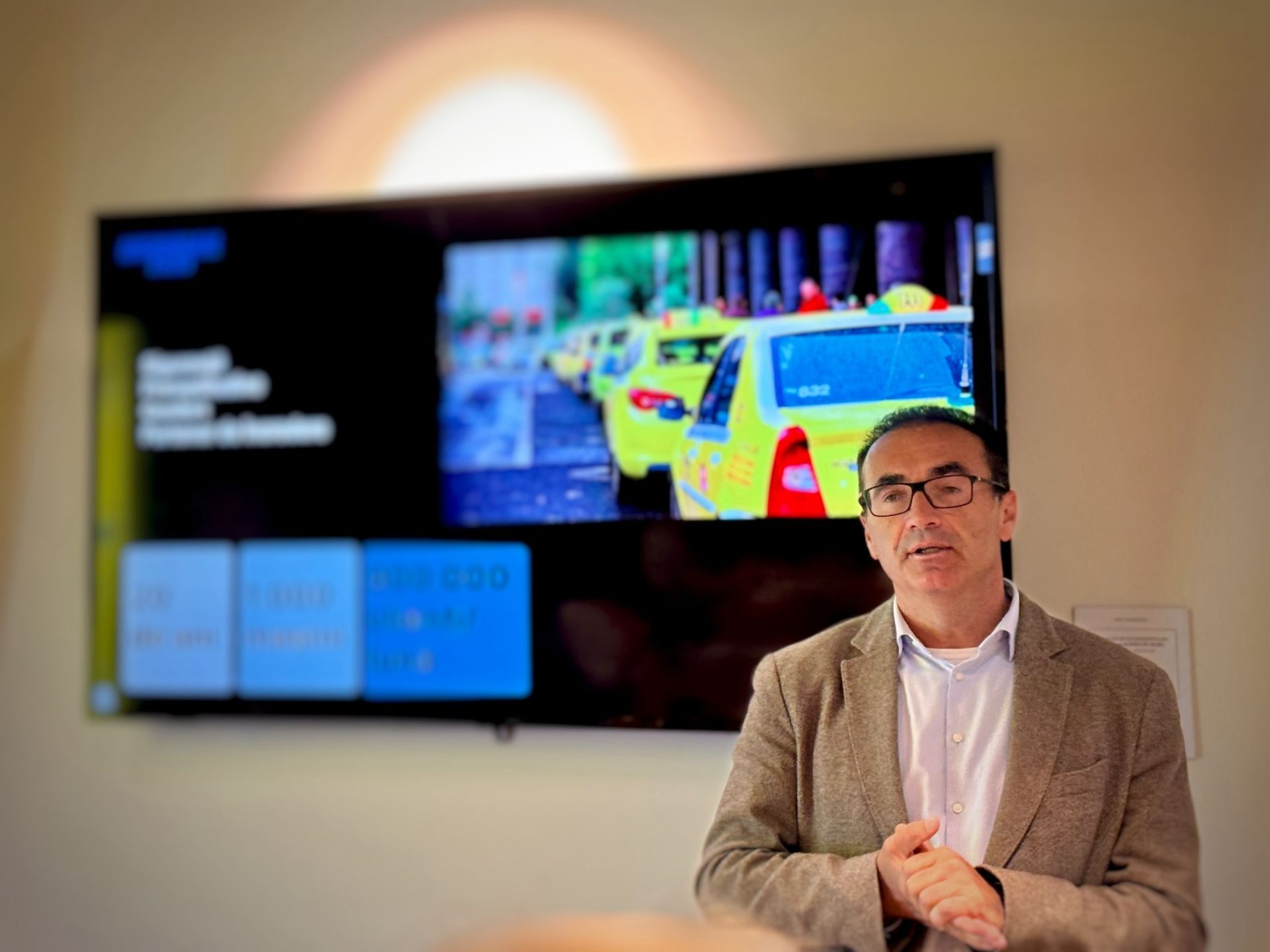 Motorina a depășit 10 lei/litru, lovind puternic afacerile care depind de transport Costurile de transport au explodat, iar firmele din România se confruntă cu dificultăți majore