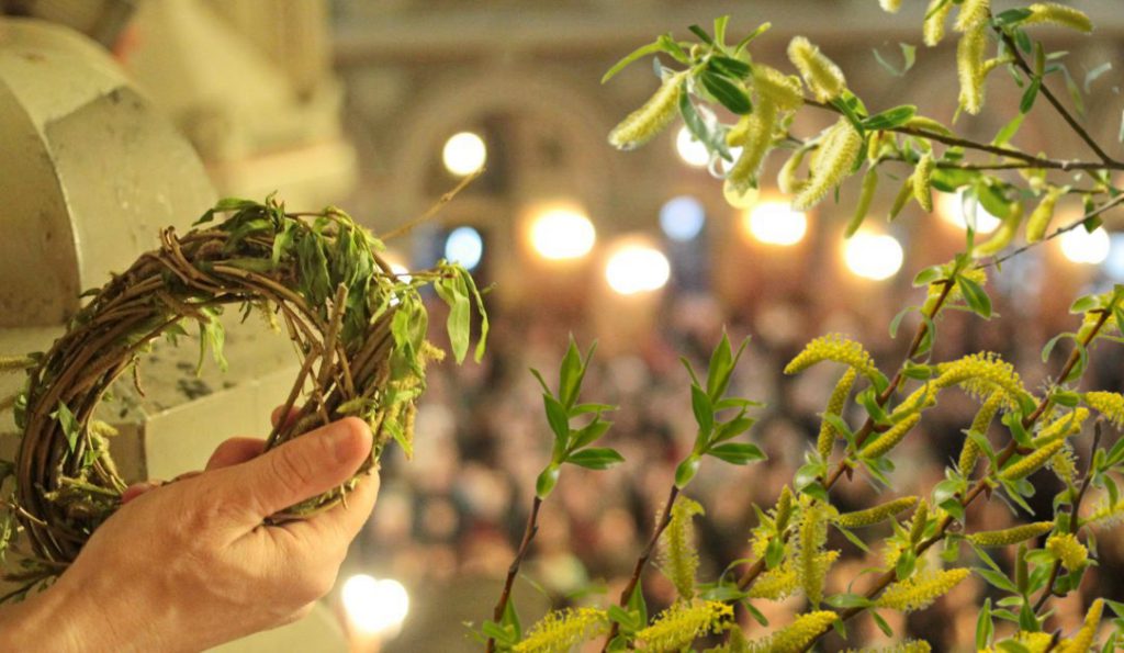 Ziua de Florii, una dintre cele mai importante sărbători din calendarul creștin, marchează intrarea triumfală a lui Iisus Hristos în Ierusalim, eveniment care deschide perioada intensă din punct de vedere spiritual, numită Săptămâna Sfintelor Pătimiri