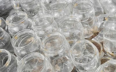 Gospodinele cu experiență știu că borcanele din sticlă, chiar dacă par simple recipiente, au multiple utilizări în gospodărie, fiind soluții practice și economice pentru organizare