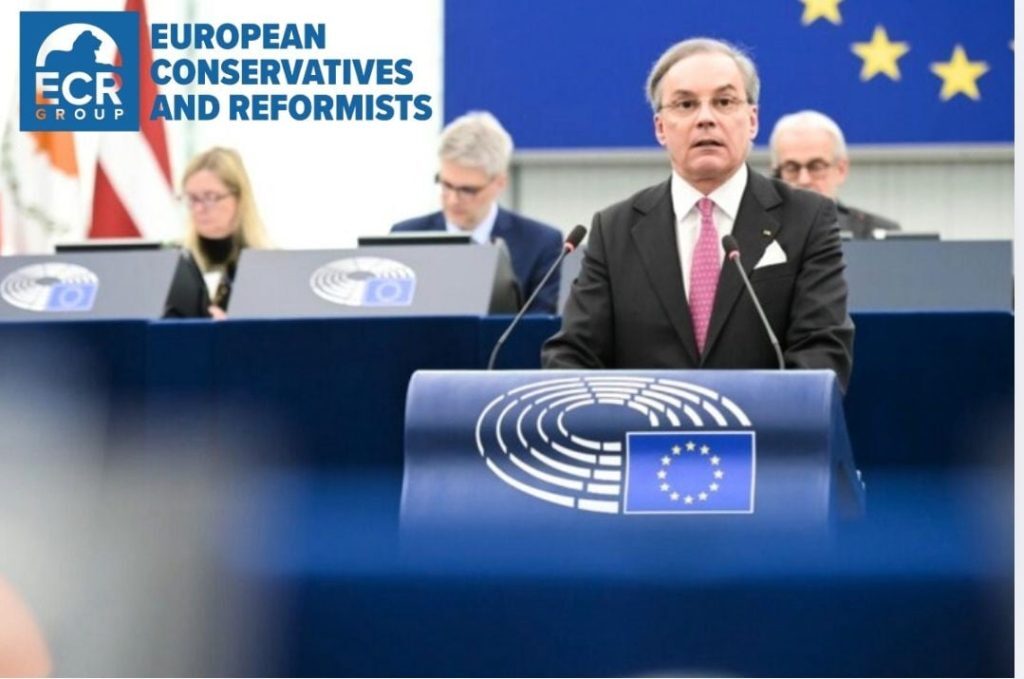 Europarlamentarul Șerban Dimitrie Sturdza critică lipsa de imparțialitate a televiziunilor de știri din România, acuzând că acestea reflectă interesele partidelor politice