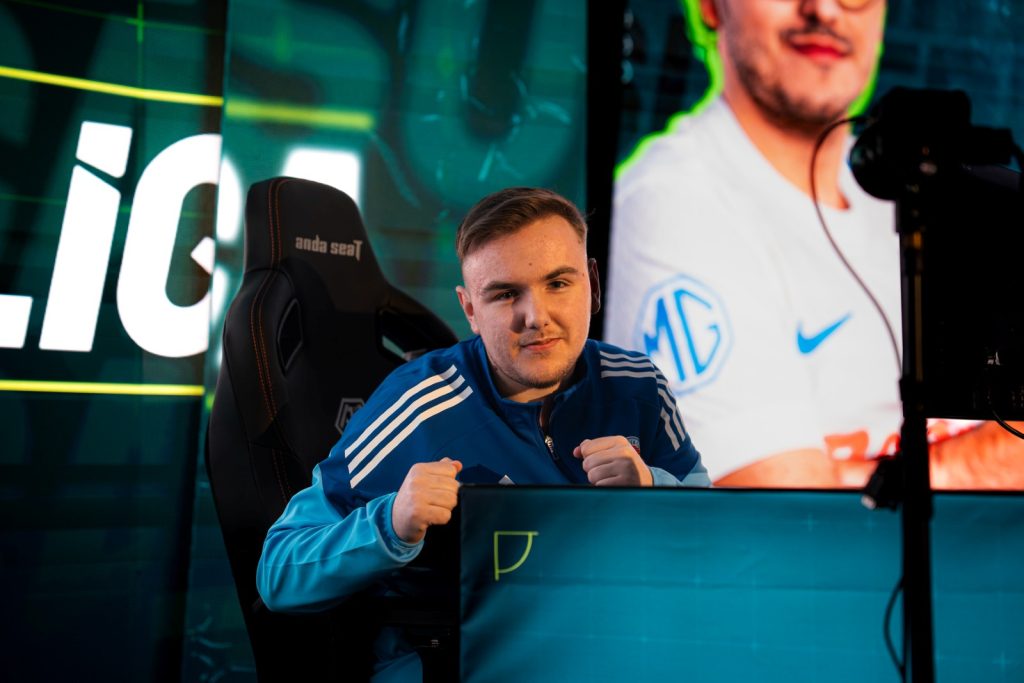 eSUPERLIGA la București: 8 echipe virtuale se bat la Circul Metropolitan