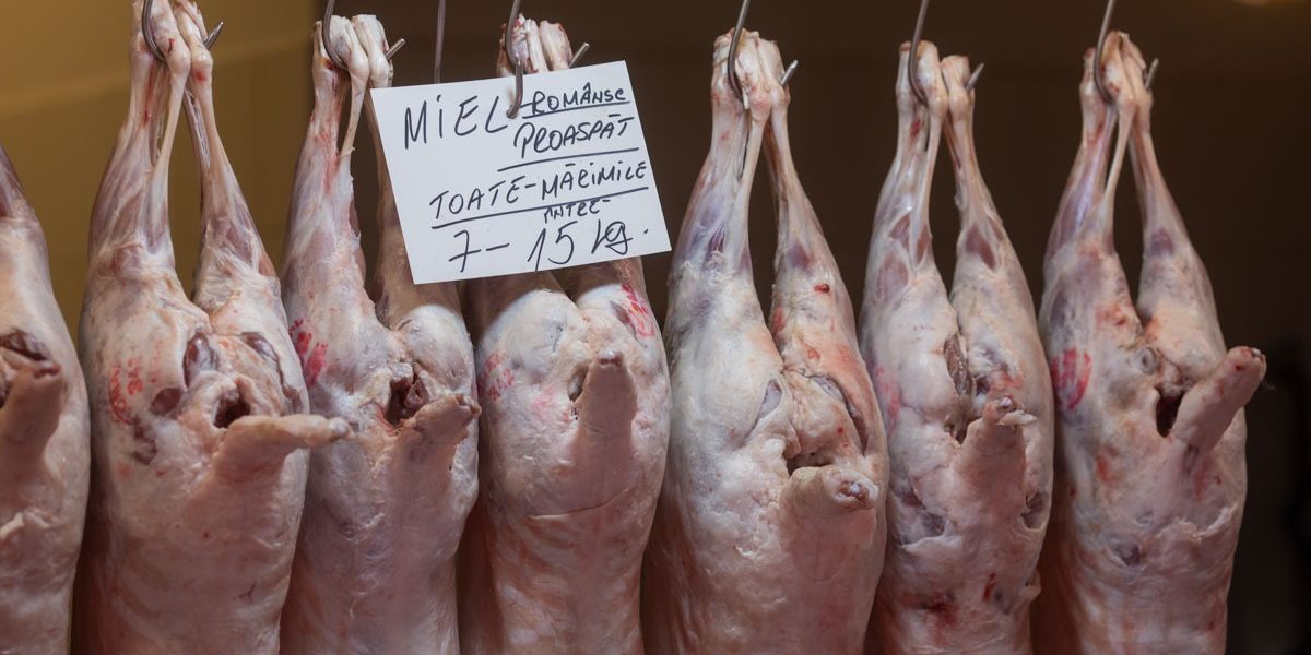 Amenzi record înainte de Paște: Peste 2,15 milioane lei și 1,8 tone de produse, retrase!