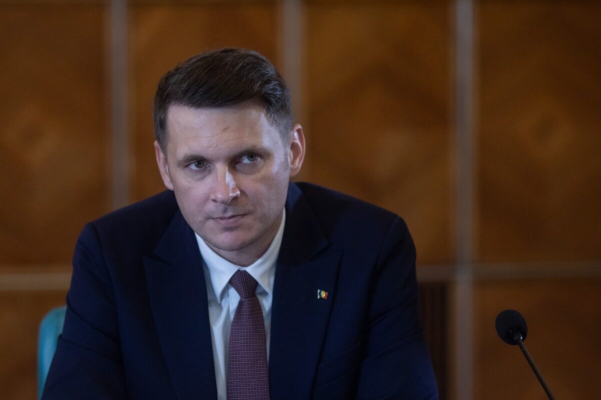 Reformele lui Bolojan, lovitură sub centură: Unde doare, de fapt