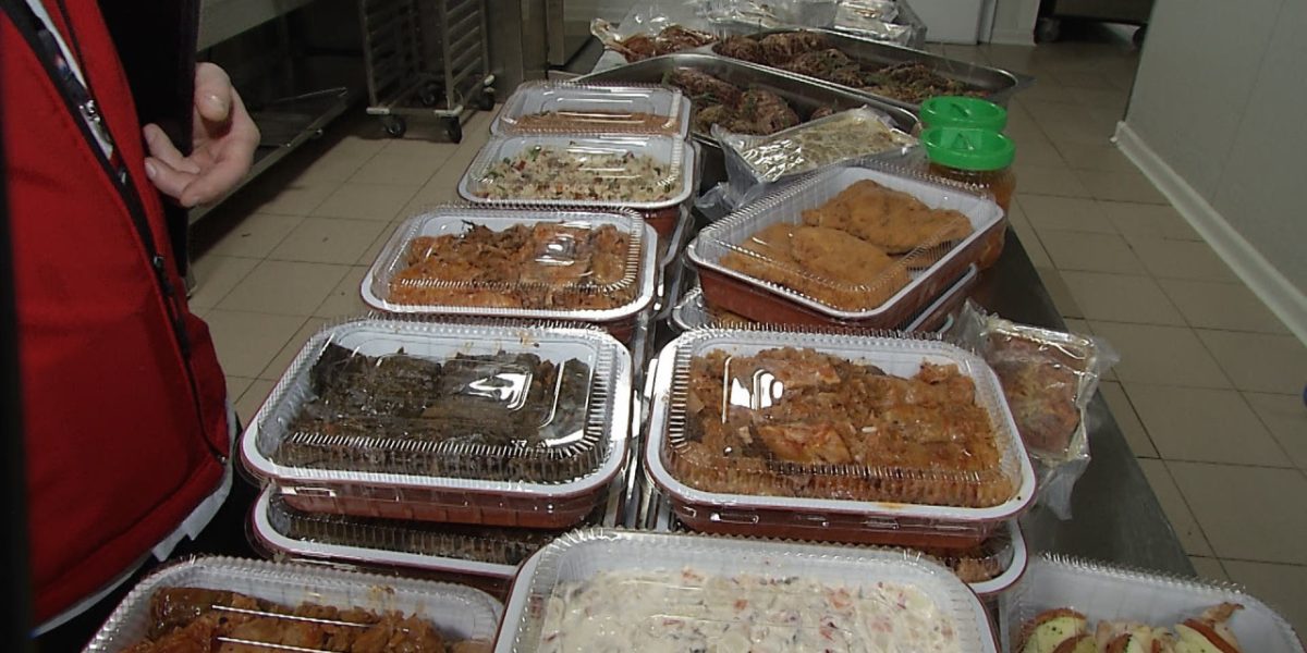 Mâncarea de Paște, pe repede-înainte: românii se îndreaptă spre preparate gata făcute