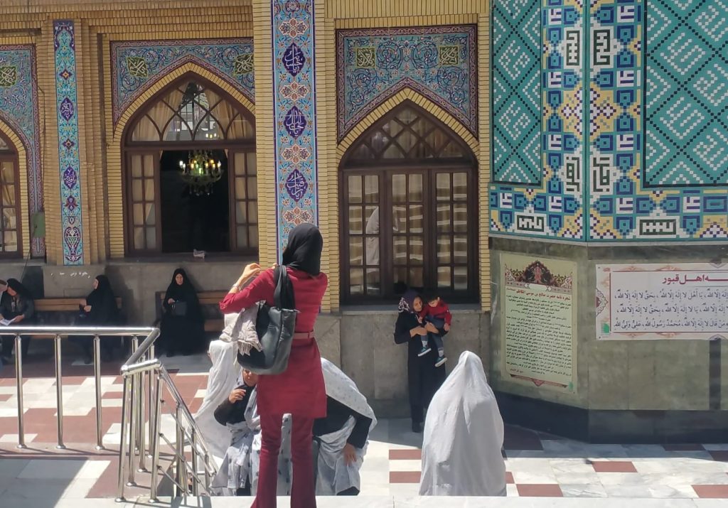 La taifas în Iran: poeți și sfinți, sub ochii regimului