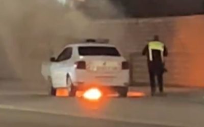 un autoturism de poliție Logan a ars în trafic la Iași