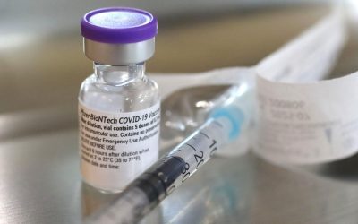 România se confruntă cu un fenomen deosebit de grav care a ieșit la iveală în contextul campaniei de vaccinare anti-COVID-19, proces marcat de mesaje contradictorii și controverse legate de modul în care s-au administrat dozele