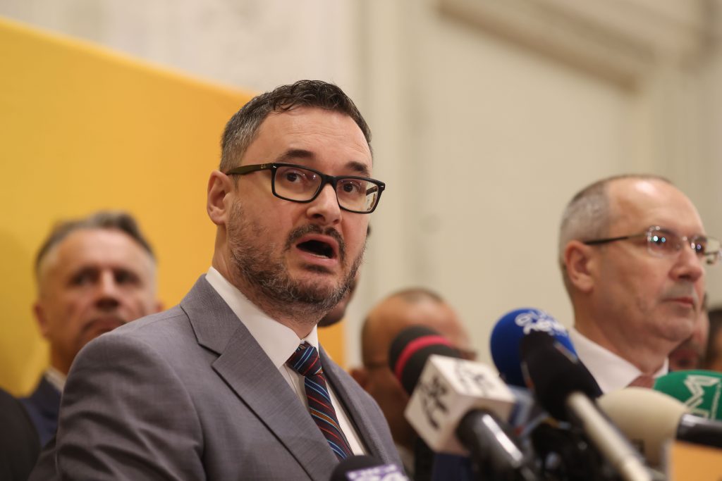 AUR: Scandal cu bătaie la scena politică. Membru, reacție violentă după ceartă cu Tănasă