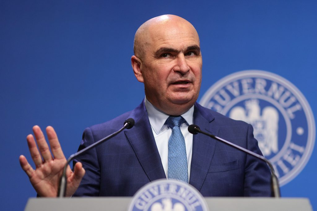 Dat afară de Bolojan, omul care i-a dat carnetul lui Băsescu, verdictul: „Cheltuim ce n-avem”