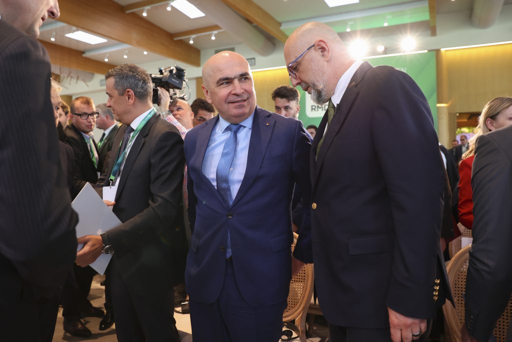 UDMR pregătește terenul, în timp ce PSD „ascuțe cuțitele” pentru Bolojan