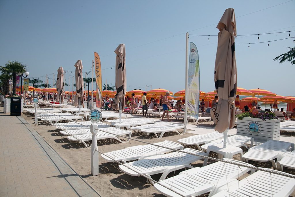 Șezlongurile Ilegale de pe plaje, în vizorul Miniștrului Mediului