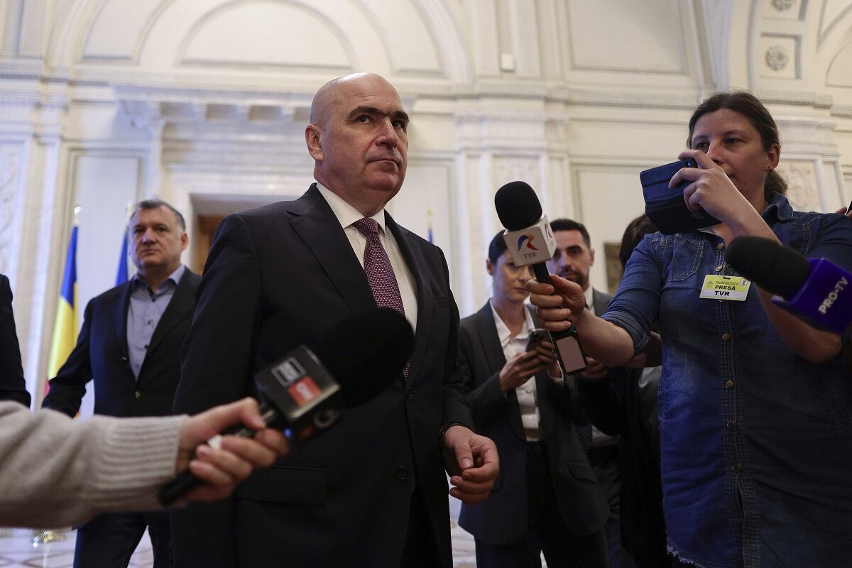 Bolojan: Rămas fără sprijinul PSD, premierul continuă mandatul, sfidător