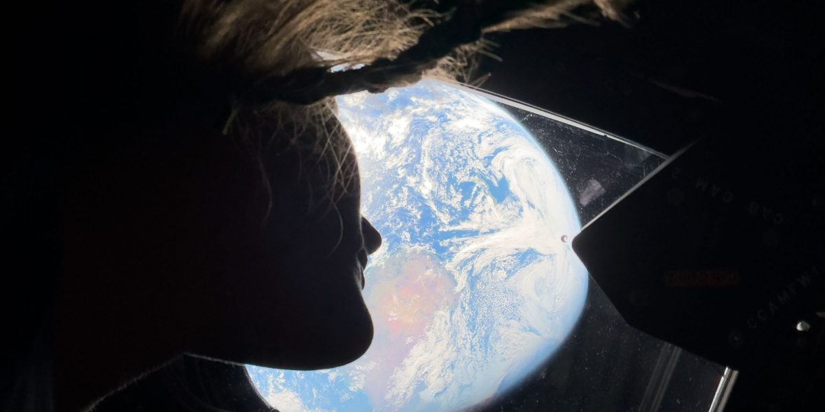 astronauții din Artemis II surprind imagini rare cu luna din spațiu