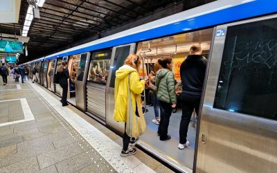 Metroul din București va avea începând din mai 2026 un tarif mai ridicat, costul unei călătorii simple crescând de la 5 lei la 7 lei, o majorare de 40%