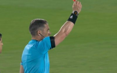 Imediat după ce arbitrul ISTVAN Kovacs a arătat cartonașul roșu în meciul dintre FC Barcelona și Atletico Madrid, reacțiile în Spania au fost explozive