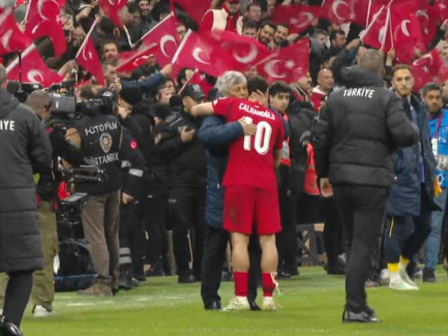 Mircea Lucescu și Calhanoglu, îmbrățișare emoționantă. Imagini de neuitat