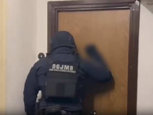 Suporteri steliști, reținuți de poliție după un incident cu fanii dinamoviști Mai mulți suporteri ai CSA Steaua au fost reținuți duminică seara de forțele de ordine, în urma unui incident petrecut în București