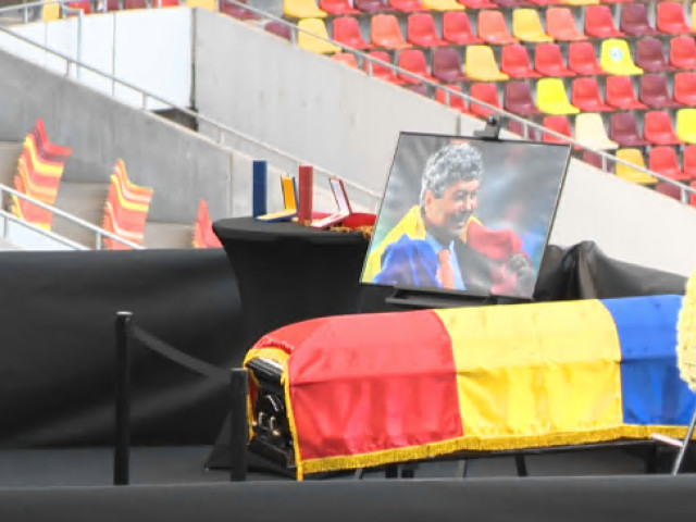 Sicriul cu Mircea Lucescu, depus la Arena Națională. Gică Hagi, la ceremonie