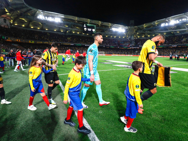 AEK – Rayo: Dezastru pentru Rațiu, Marin scapă cu note decente în Europa