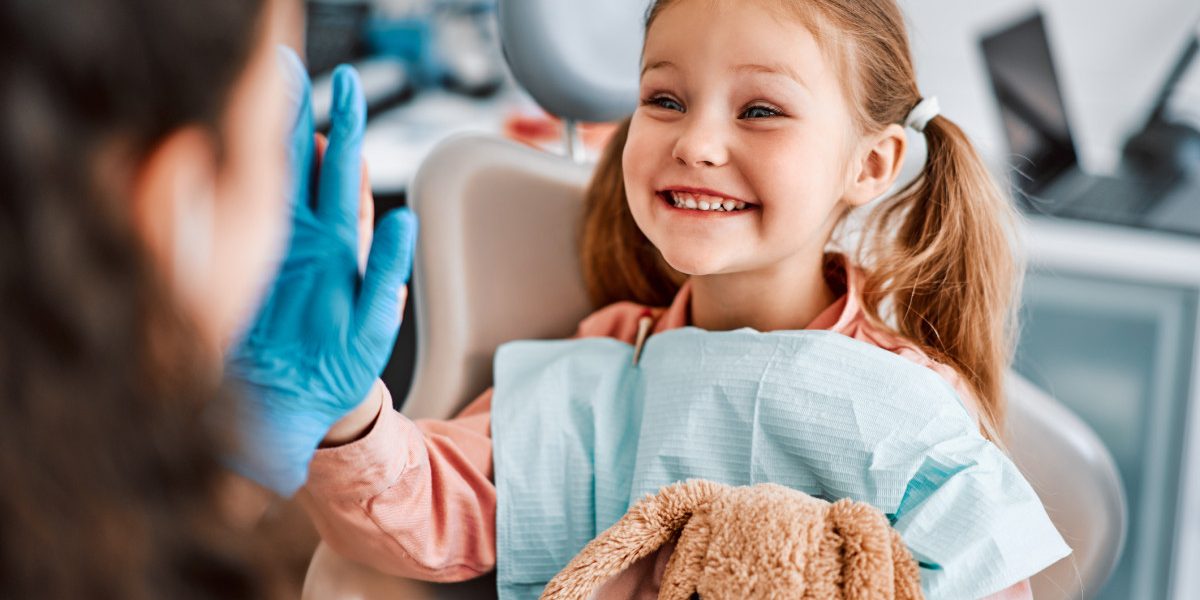 un medic stomatolog pentru 6.000 de elevi în zonele rurale, din cauza subfinanțării cabinetele școlare existente limitate