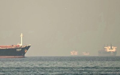 Prețurile petrolului au urcat joi, pe măsură ce investitorii au evaluat impactul acordului de încetare a focului dintre STATELE UNITE ale AMERICII și Iran, realizând că Teheranul își menține controlul asupra Strâmtorii Ormuz