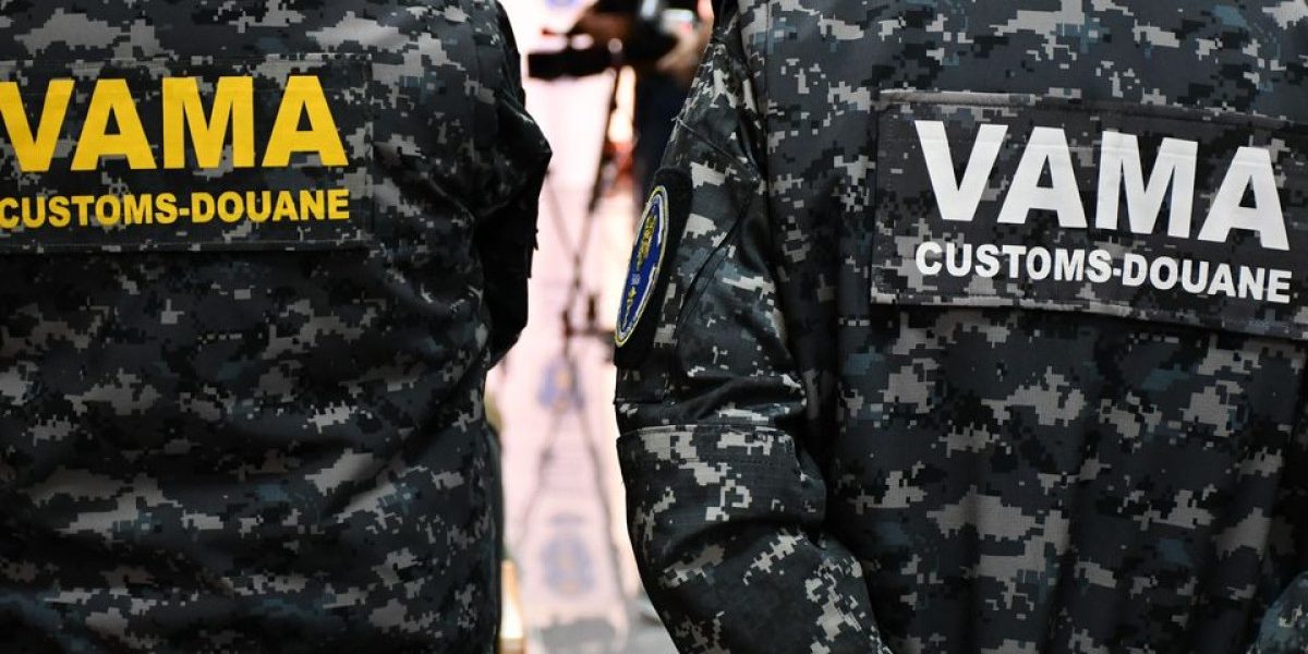 Marfă falsă de 3 milioane lei, din Turcia, blocată într-un camion în România