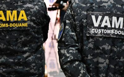 Inspectorii vamali au confiscat peste 41.000 de articole de îmbrăcăminte despre care se suspectează că ar fi contrafăcute, valoarea totală a acestora fiind estimată la aproximativ 3,1 milioane de lei, conform unui comunicat al Autorității Vamale Române