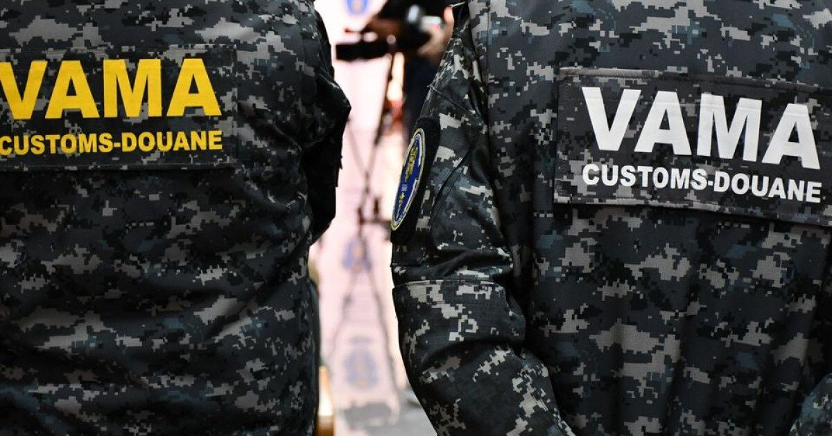 Inspectorii vamali au confiscat peste 41.000 de articole de îmbrăcăminte despre care se suspectează că ar fi contrafăcute, valoarea totală a acestora fiind estimată la aproximativ 3,1 milioane de lei, conform unui comunicat al Autorității Vamale Române